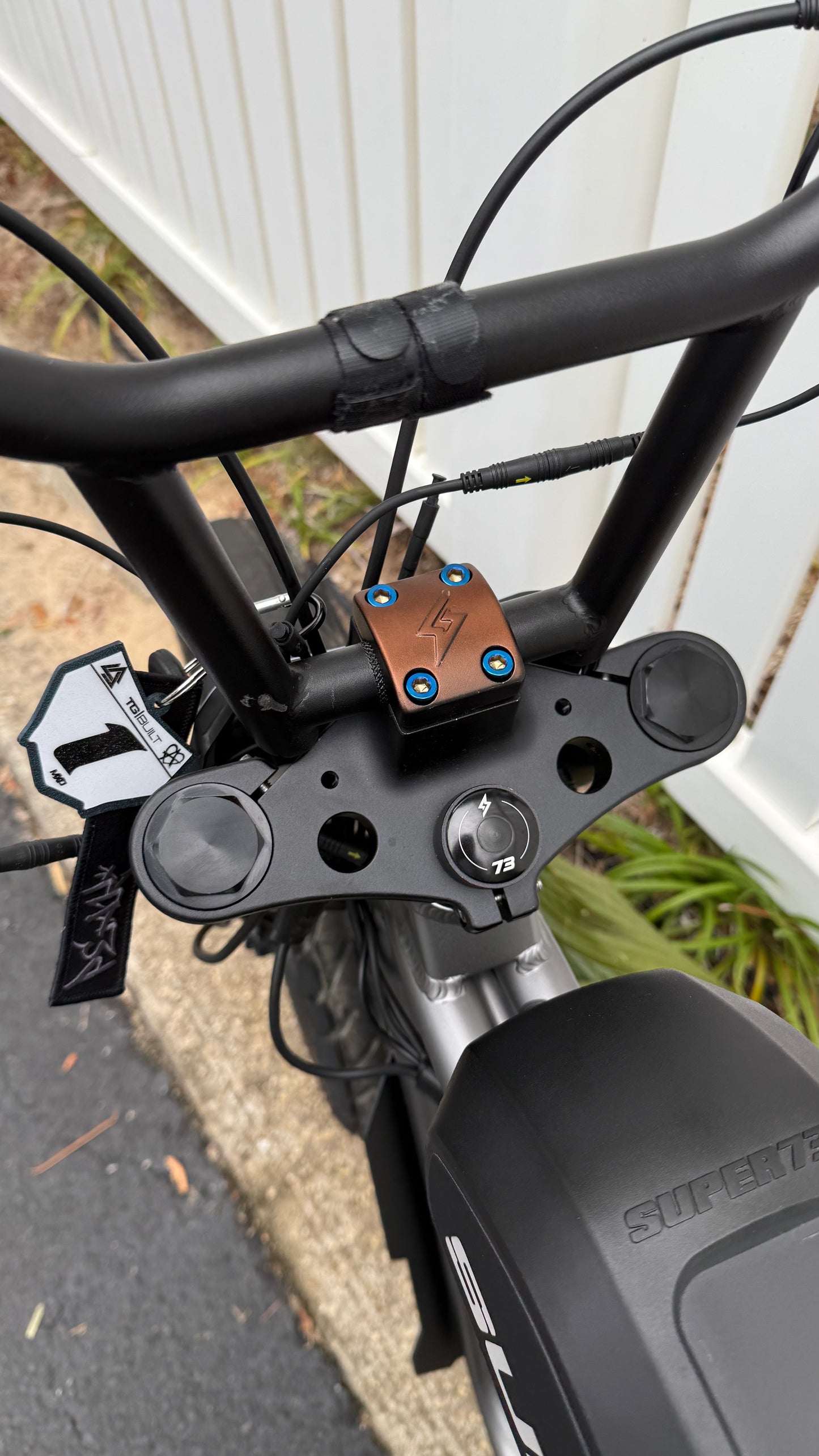 Super 73 bar clamp bolts (burned blue titanium. Fits ridstar,tuttio, razor, macfox, zooz, ect…)